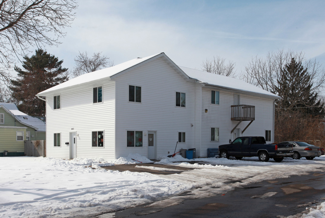 1415 8th St E in Menomonie, WI - Building Photo