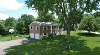 1378 Devon Dr NW in North Canton, OH - Building Photo