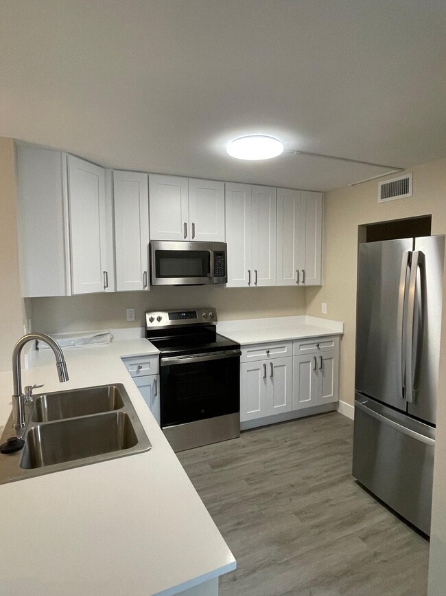 11401 NW 35th St in Coral Springs, FL - Building Photo - Building Photo