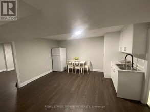 487-3-R487 Aztec Dr in Oshawa, ON - Building Photo - Building Photo
