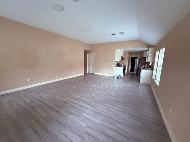 1026 N Arcola St in Angleton, TX - Building Photo - Building Photo