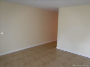 932 Moffett St-Unit -4 in Hallandale Beach, FL - Building Photo - Building Photo