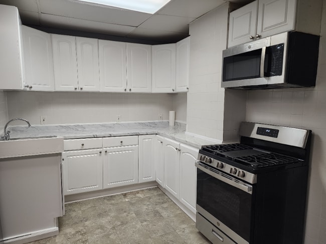 32 Charles St in Lodi, NJ - Foto de edificio - Building Photo