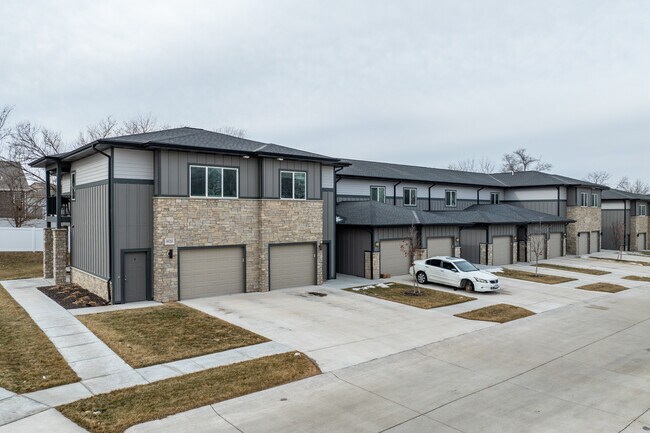 Stevens Creek Villas in Lincoln, NE - Building Photo - Building Photo