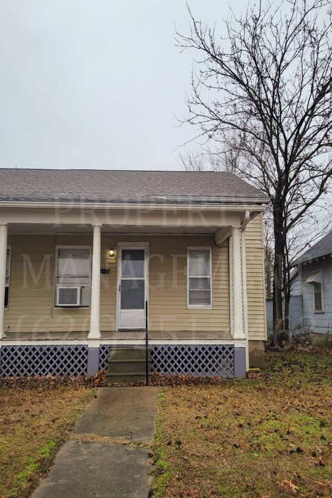 1413 W 5th St in Coffeyville, KS - Building Photo