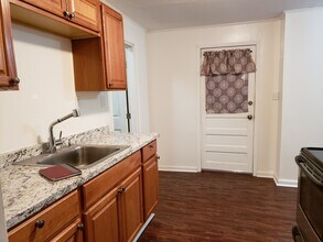 253 Oak St, Unit 1 in Binghamton, NY - Foto de edificio - Building Photo