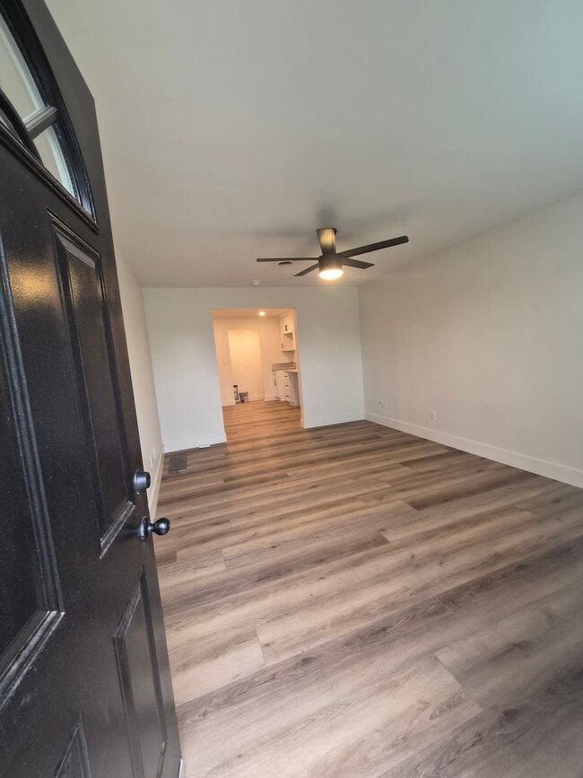 118 E Warren Ave in Bakersfield, CA - Building Photo - Building Photo