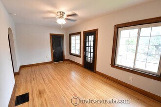 2832-2834 Indianola Ave in Columbus, OH - Building Photo - Building Photo