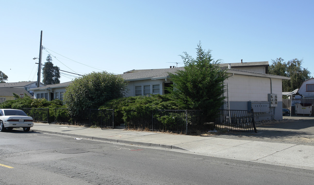 The Broadway Apartments in San Pablo, CA - Foto de edificio