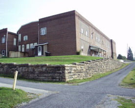 37 Van Ness St in Sykesville, PA - Foto de edificio - Building Photo