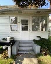 10 Tollgate Ct, Unit 1st Floor in Lynbrook, NY - Foto de edificio - Building Photo