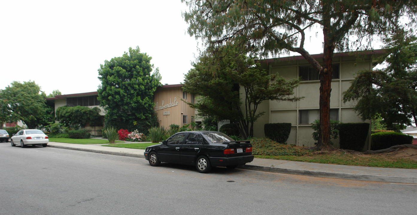 1608 Amberwood Dr in South Pasadena, CA - Building Photo