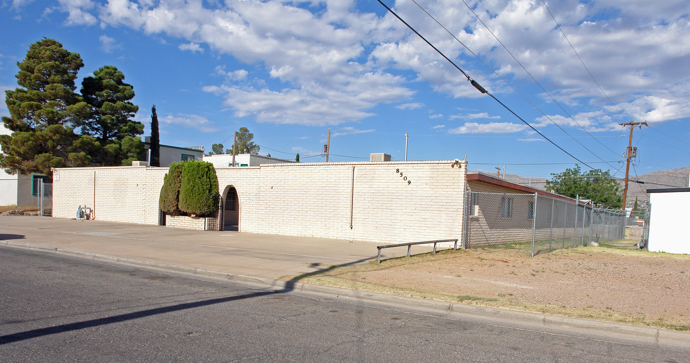 8509 Statler St in El Paso, TX - Building Photo