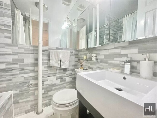 E 6TH ST., Unit 7 in New York, NY - Building Photo - Building Photo