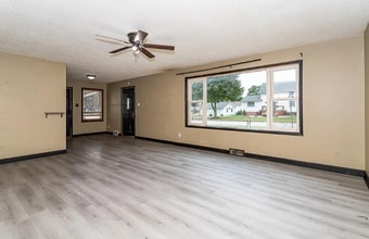 327 S Cedar St in Boone, IA - Building Photo - Building Photo