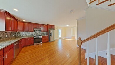 23 Woodbine St in Quincy, MA - Building Photo - Building Photo