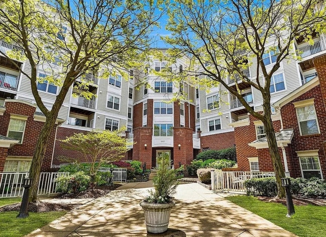 1645 International Dr, Unit 308 in Tysons, VA - Building Photo - Building Photo