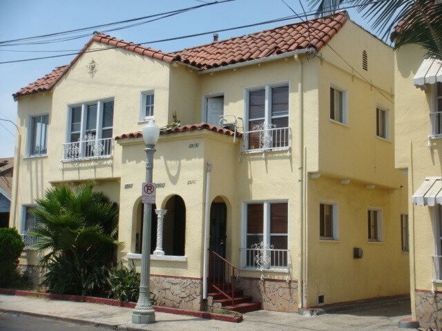 3919 Walton Ave in Los Angeles, CA - Building Photo