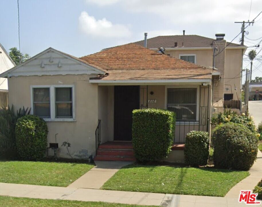 818 E Nutwood St in Inglewood, CA - Building Photo