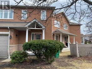 833 Scollard Ct in Mississauga, ON - Building Photo - Building Photo