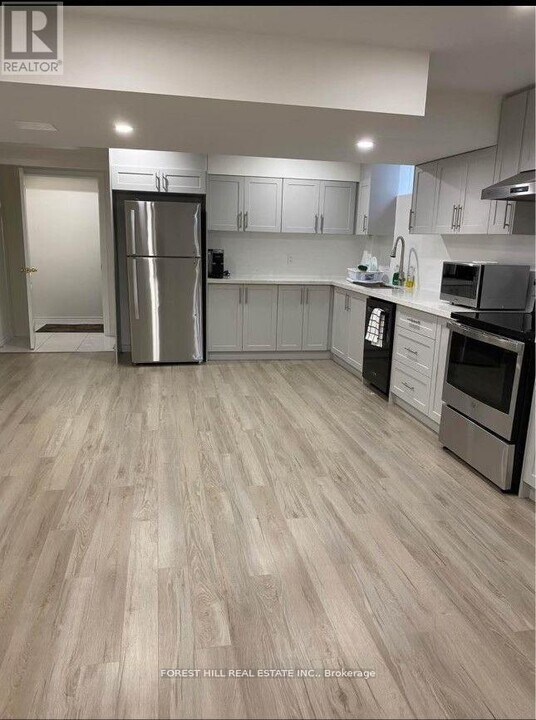 499 Beverley Glen Blvd in Vaughan, ON - Building Photo