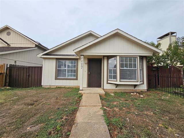 2227 Nantucket Village Dr in Dallas, TX - Building Photo