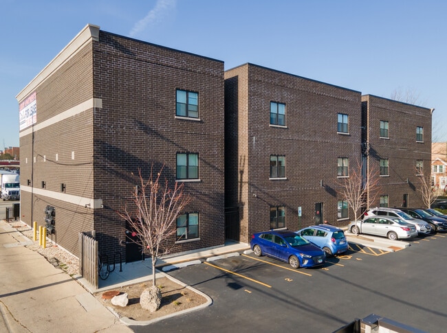 4015 N Narragansett Ave in Chicago, IL - Foto de edificio - Building Photo