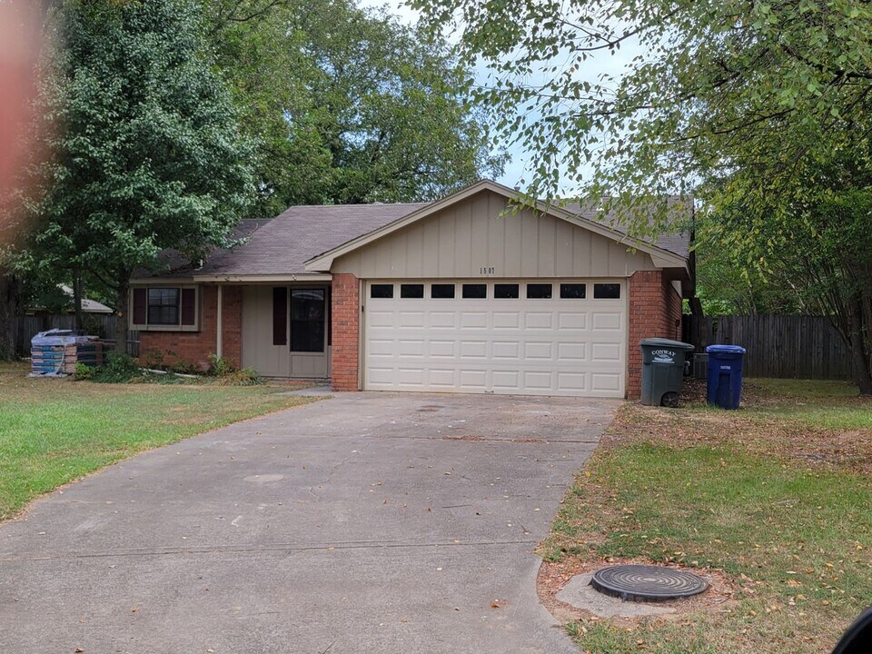 1507 Hairston Pl in Conway, AR - Building Photo