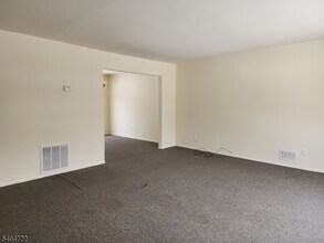 19 Grove St in Wanaque, NJ - Building Photo - Building Photo