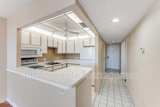 935 N Halifax Ave in Daytona Beach, FL - Building Photo - Building Photo