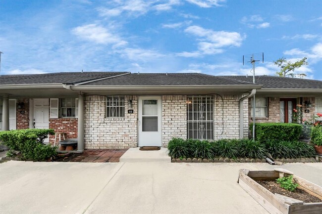 44 W Tri Oaks Ln in Houston, TX - Building Photo - Building Photo