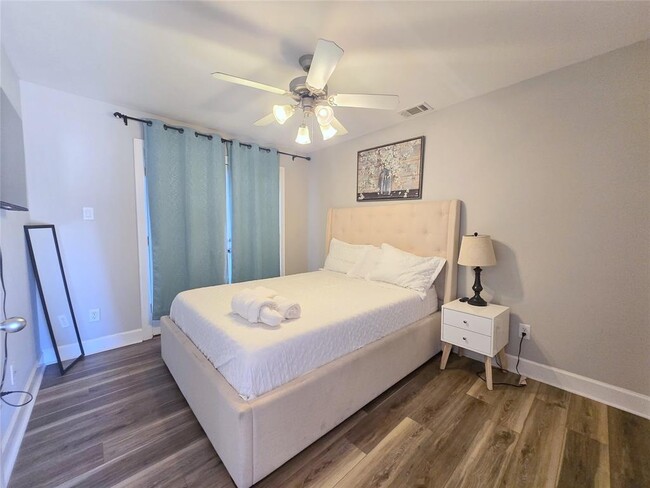 11511 S Main St in Houston, TX - Building Photo - Building Photo