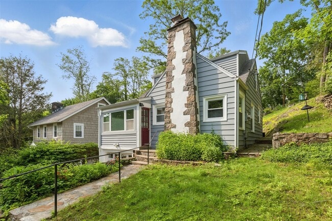 property at 24 Annadale St