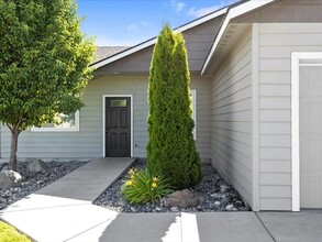 564 N Harrison in Kennewick, WA - Building Photo - Building Photo