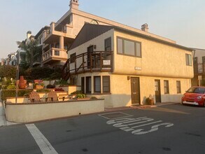 112 19th St, Unit Beach Bungalow in Manhattan Beach, CA - Building Photo - Building Photo
