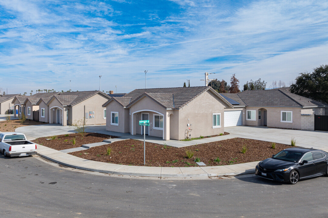 7000 Paige Elizabeth in Bakersfield, CA - Building Photo