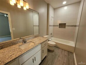1905 Davenport St, Unit 3 in Weslaco, TX - Building Photo - Building Photo