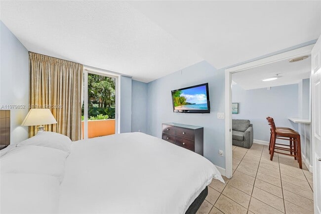 2951 S Bayshore Dr in Miami, FL - Building Photo - Building Photo