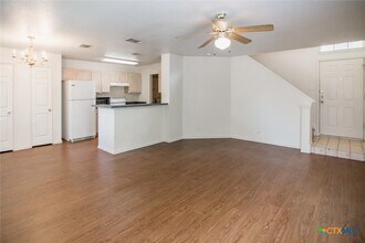 102 Cedargrove in San Marcos, TX - Building Photo - Building Photo