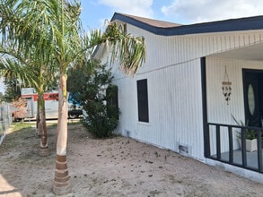 228 W Kelly Ave, Unit 426 in Pharr, TX - Building Photo - Building Photo