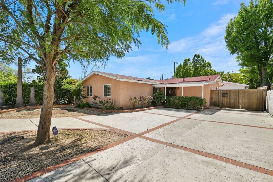 16514 Index St in Los Angeles, CA - Building Photo