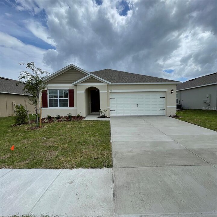 675 Squires Grove Dr in Winter Haven, FL - Building Photo