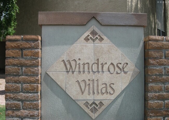 Windrose Villas Apartments in Phoenix, AZ - Building Photo - Building Photo
