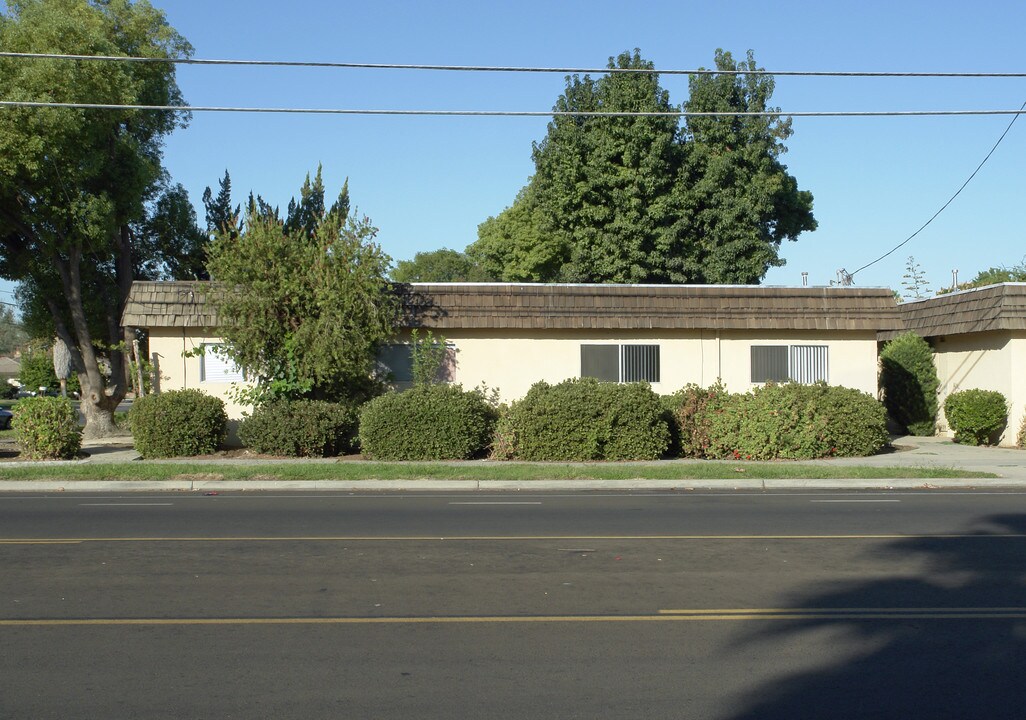 4796 E Holland Ave in Fresno, CA - Building Photo