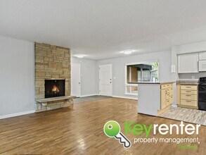 1825 S Woodlawn St in Tacoma, WA - Building Photo - Building Photo