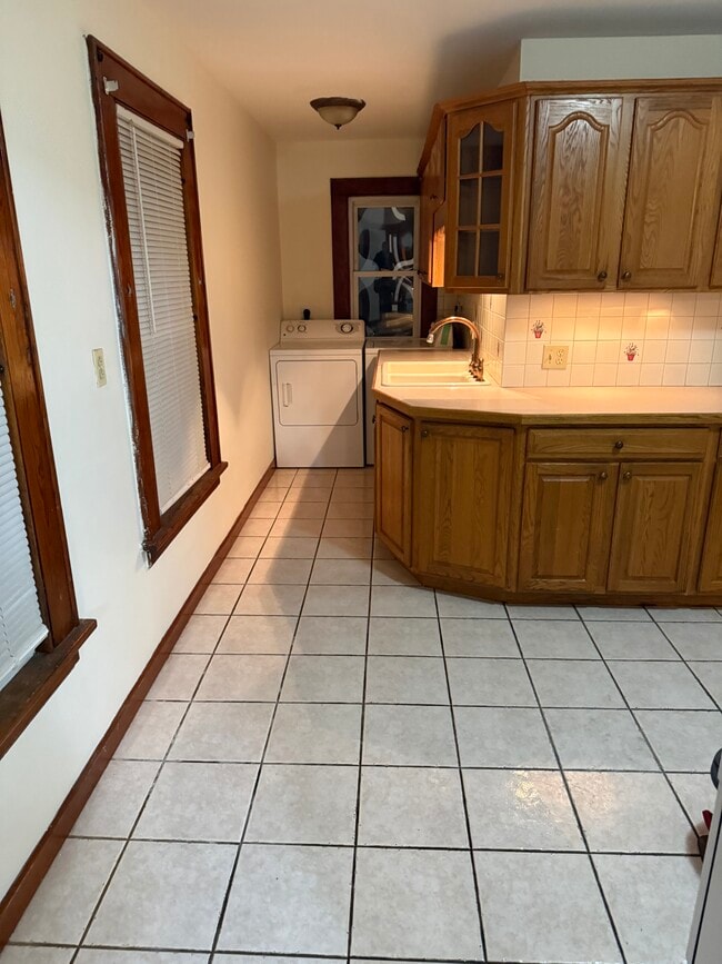 5 Gardners Ln, Unit 1st floor