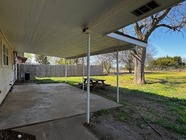 3028 NE Pioneer Blvd in Lawton, OK - Building Photo - Building Photo