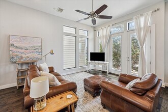 2118 Sabine St in Houston, TX - Building Photo - Building Photo