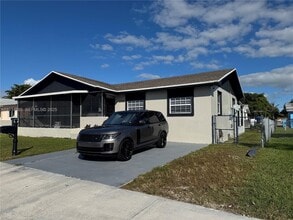 22105 SW 113th Pl in Miami, FL - Building Photo - Building Photo