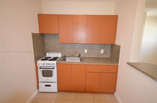 690 NE 85th St, Unit 3D in Miami, FL - Building Photo - Building Photo